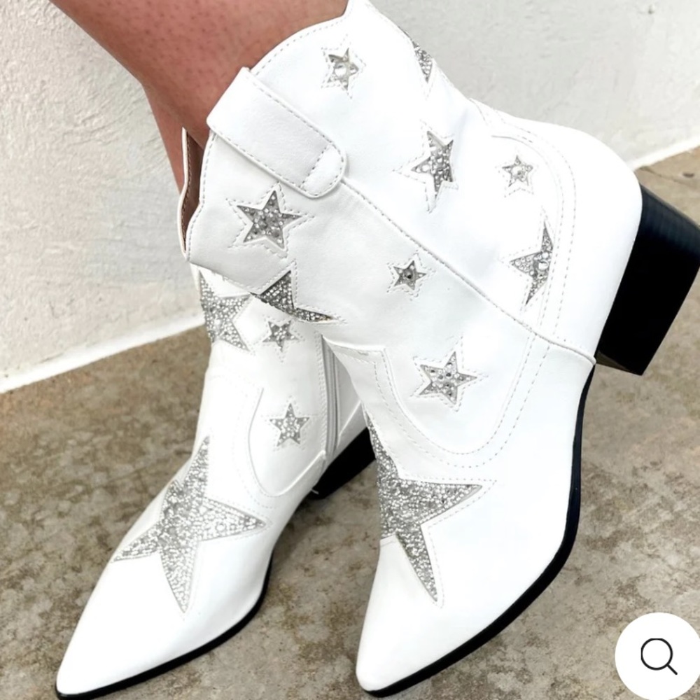 Betsey Johnson Edison White cowboy booties